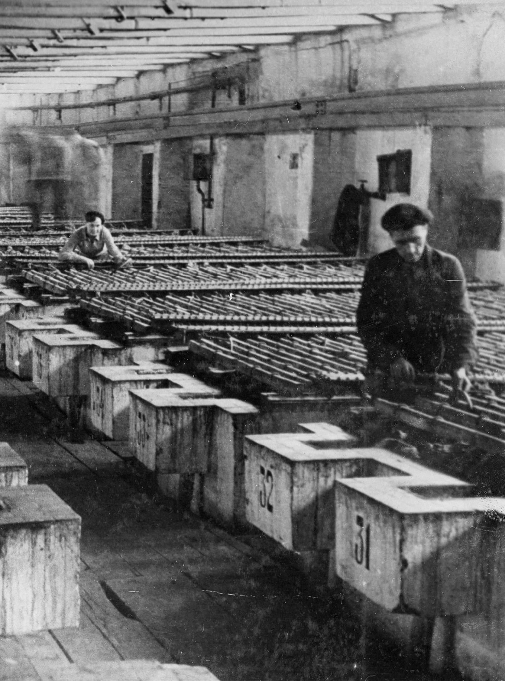 Электролитный цех Малого металлургического завода, 1942 г. © МУЗЕЙ НОРИЛЬСКА