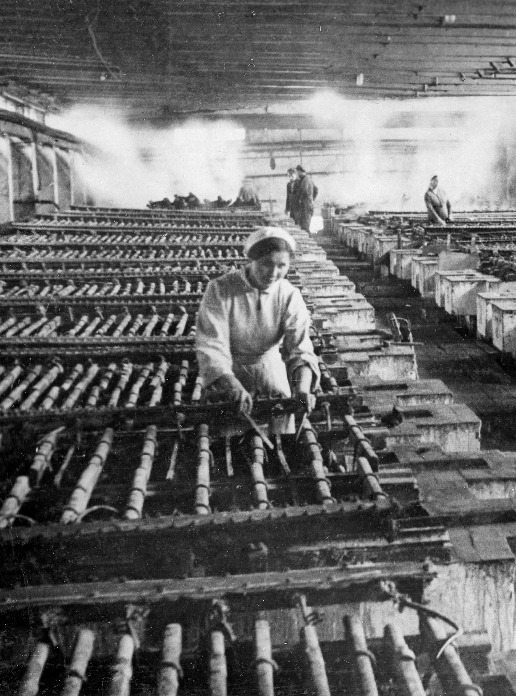 Электролитный цех Малого металлургического завода, 1942 г. © МУЗЕЙ НОРИЛЬСКА